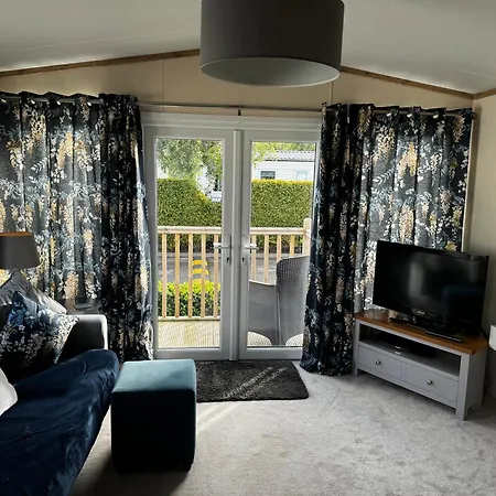 A & C Plot 41 - Hot Tub - 1 Double Bedroom- 1 Twin 2 Bathrooms 4 Pm Check In No Commercial Vans - Plot 41 Check In 4 Pm * High Hesket