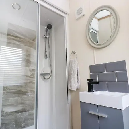 A & C Plot 41 - Hot Tub - 1 Double Bedroom- 1 Twin 2 Bathrooms 4 Pm Check In No Commercial Vans - Plot 41 Check In 4 Pm Кемпинг *